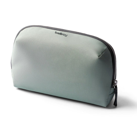 กระเป๋า Desk Caddy สี Eucalyptus จากแบรนด์ BELLROY