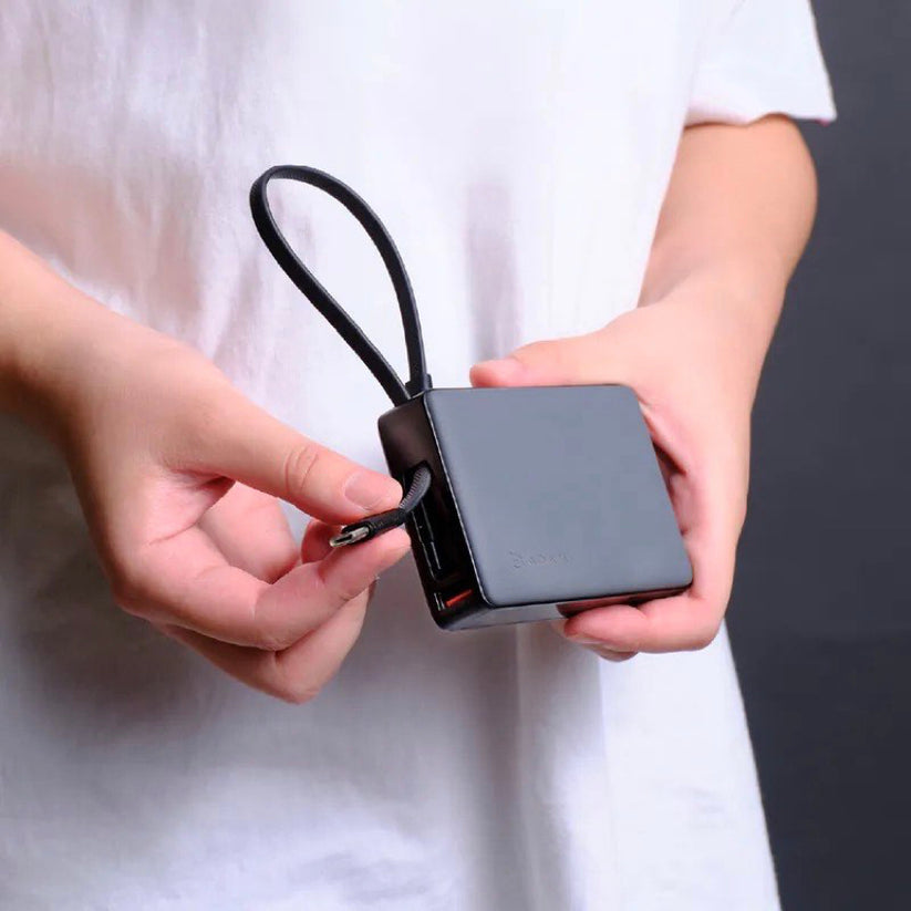 แบตเตอรี่สำรองพกพา Gravity ชาร์จเร็ว 30 วัตต์ ความจุ 10000 mAh สี Gray พร้อมสาย USB-C จากแบรนด์ ADAM ELEMENT