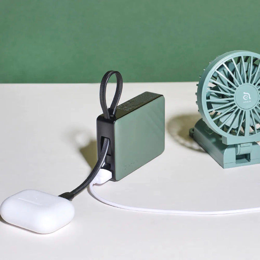 แบตเตอรี่สำรองพกพา Gravity ชาร์จเร็ว 30 วัตต์ ความจุ 10000 mAh สี Green ชาร์จ 3 อุปกรณ์พร้อมกันได้ จากแบรนด์ ADAM ELEMENT