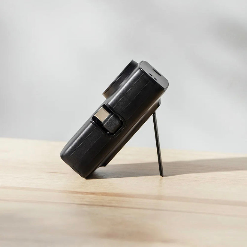 แบตเตอรี่สำรอง Adam Element Gravity 3 ความจุ 5000 mAh สี Black ขาตั้งพับเก็บได้ง่าย จากแบรนด์ ADAM ELEMENT