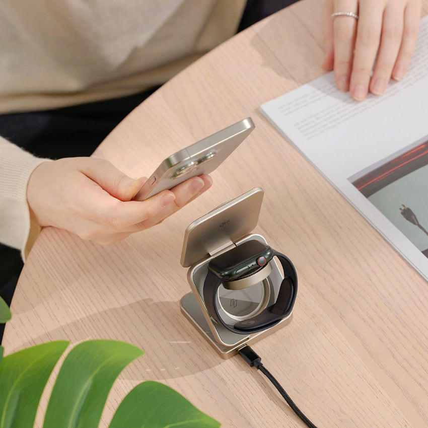 Adam Element Mag 3 Pro Qi2 3-in-1 Foldable Travel Charging Station-Titanium