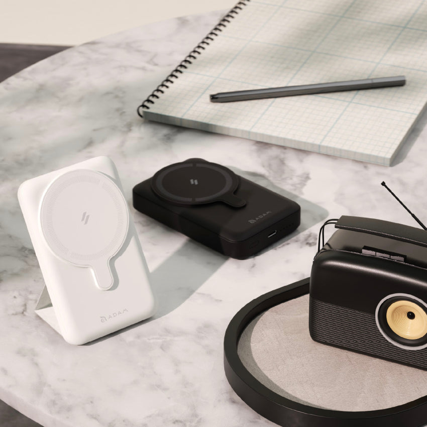 แบตเตอรี่สำรองพกพา Adam Element GRAVITY CS10  Magnetic พร้อมขาตั้งพับได้ ความจุ 10000 mAh สี Black