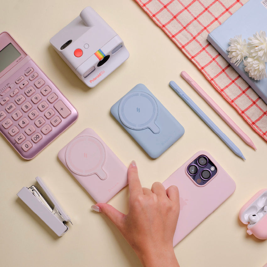 แบตเตอรี่สำรองพกพา Adam Element GRAVITY CS10  Magnetic พร้อมขาตั้งพับได้ ความจุ 10000 mAh สี Black