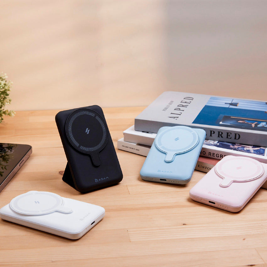 แบตเตอรี่สำรองพกพา Adam Element GRAVITY CS10  Magnetic พร้อมขาตั้งพับได้ ความจุ 10000 mAh สี Black