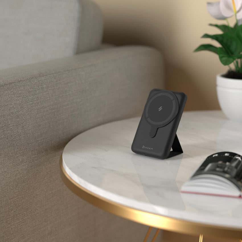 แบตเตอรี่สำรองพกพา Adam Element GRAVITY CS10  Magnetic พร้อมขาตั้งพับได้ ความจุ 10000 mAh สี Black