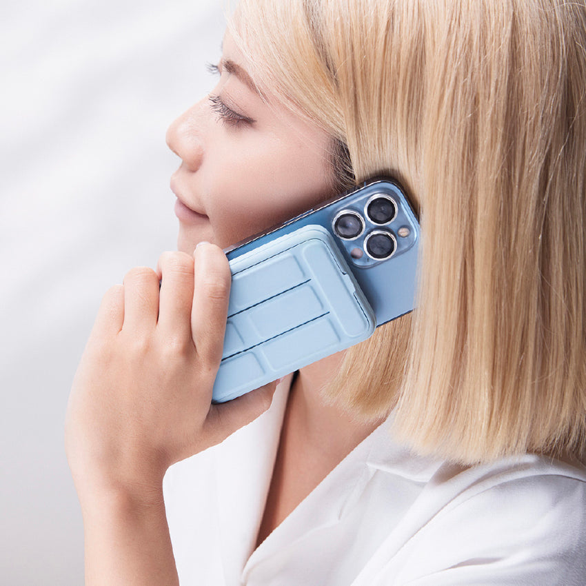 แบตเตอรี่สำรองพกพา Adam Element GRAVITY CS10  Magnetic พร้อมขาตั้งพับได้ ความจุ 10000 mAh สี Black