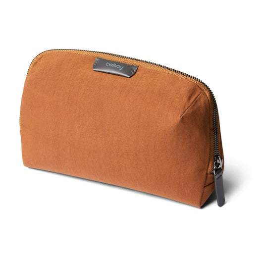 กระเป๋า Desk Caddy สี Bronze จากแบรนด์ BELLROY