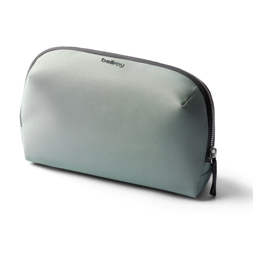 กระเป๋า Desk Caddy สี Eucalyptus จากแบรนด์ BELLROY