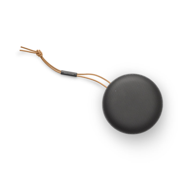 ลำโพงพกพา Beosound A1 รุ่นที่ 2 สี Black Anthracite ดีไซน์ทันสมัย คุณภาพเสียงคมชัด พกพาสะดวก จากแบรนด์ BANG AND OLUFSEN