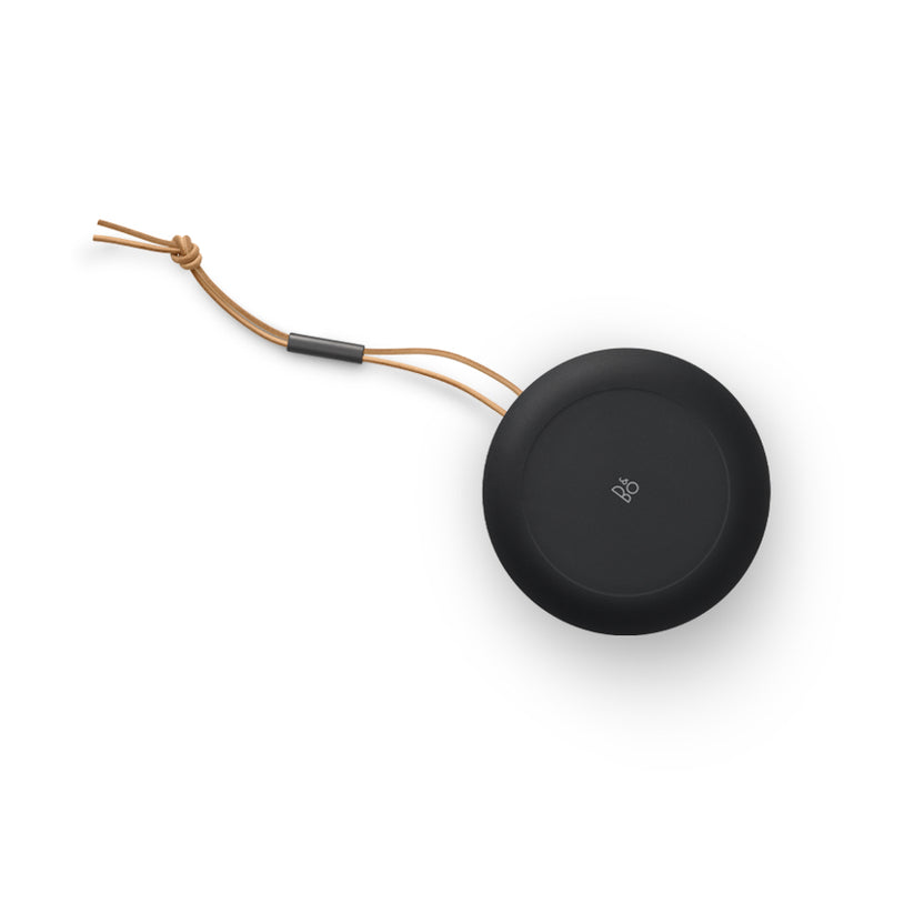 ลำโพงพกพา Beosound A1 รุ่นที่ 2 สี Black Anthracite ดีไซน์ทันสมัย คุณภาพเสียงคมชัด พกพาสะดวก จากแบรนด์ BANG AND OLUFSEN