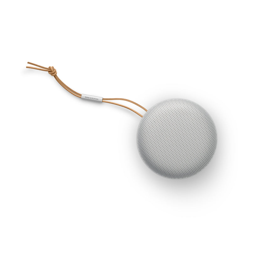 ลำโพงพกพา Beosound A1 รุ่นที่ 2 สี Grey Mist ดีไซน์ทันสมัย สายคล้องพกพาสะดวก BANG AND OLUFSEN