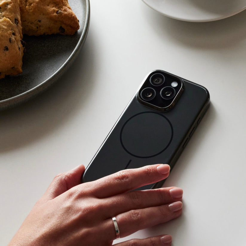 เคสไอโฟน Beats Hard รองรับ MagSafe สำหรับ iPhone 16 Pro - Midnight Black  กันกระแทก แบรนด์ BEATS BY DR.DRE