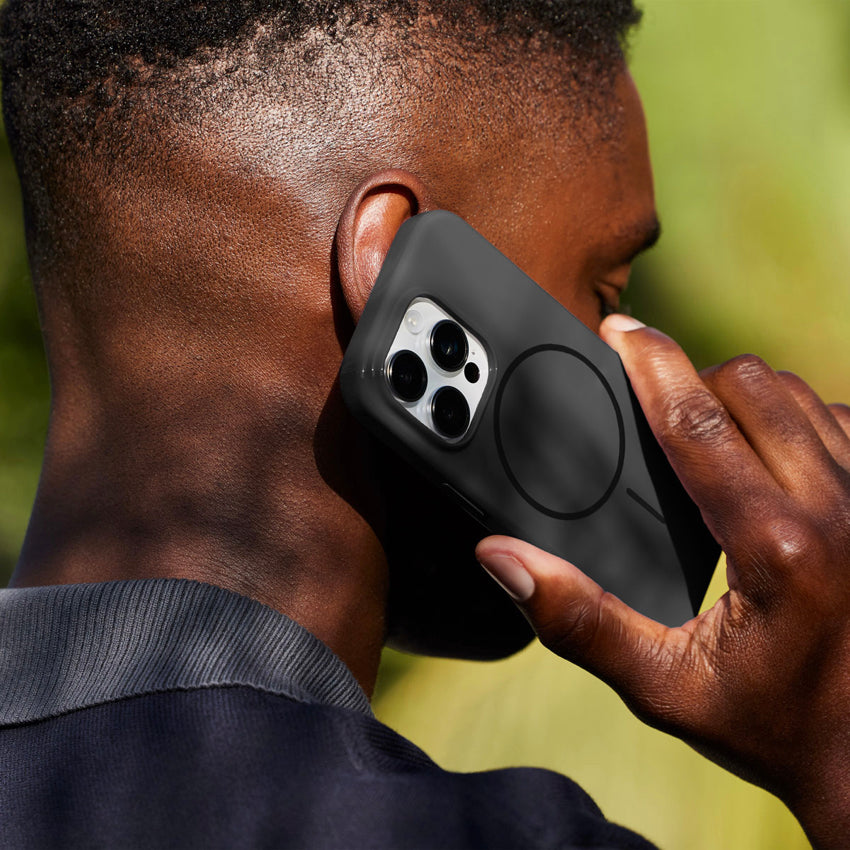 เคสไอโฟน Beats Hard รองรับ MagSafe สำหรับ iPhone 16 Pro - Midnight Black  กันรอยขีดข่วน แบรนด์ BEATS BY DR.DRE