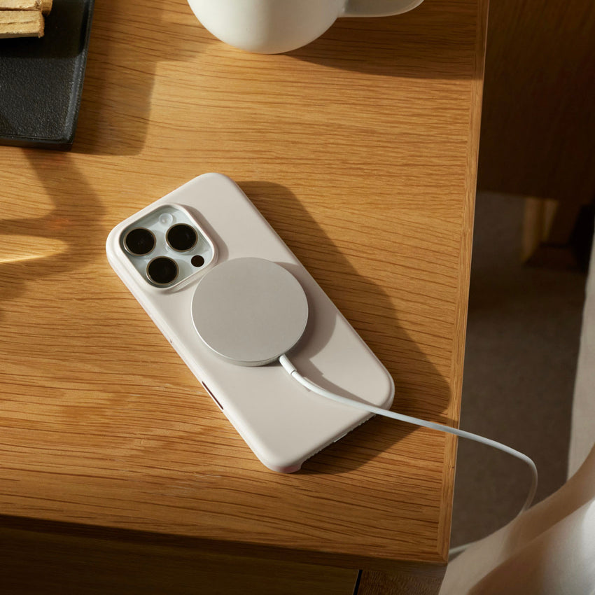 เคสไอโฟน Beats Hard รองรับ MagSafe สำหรับ iPhone 16 Pro - Summit Stone ชาร์จไร้สายได้ แบรนด์ BEATS BY DR.DRE