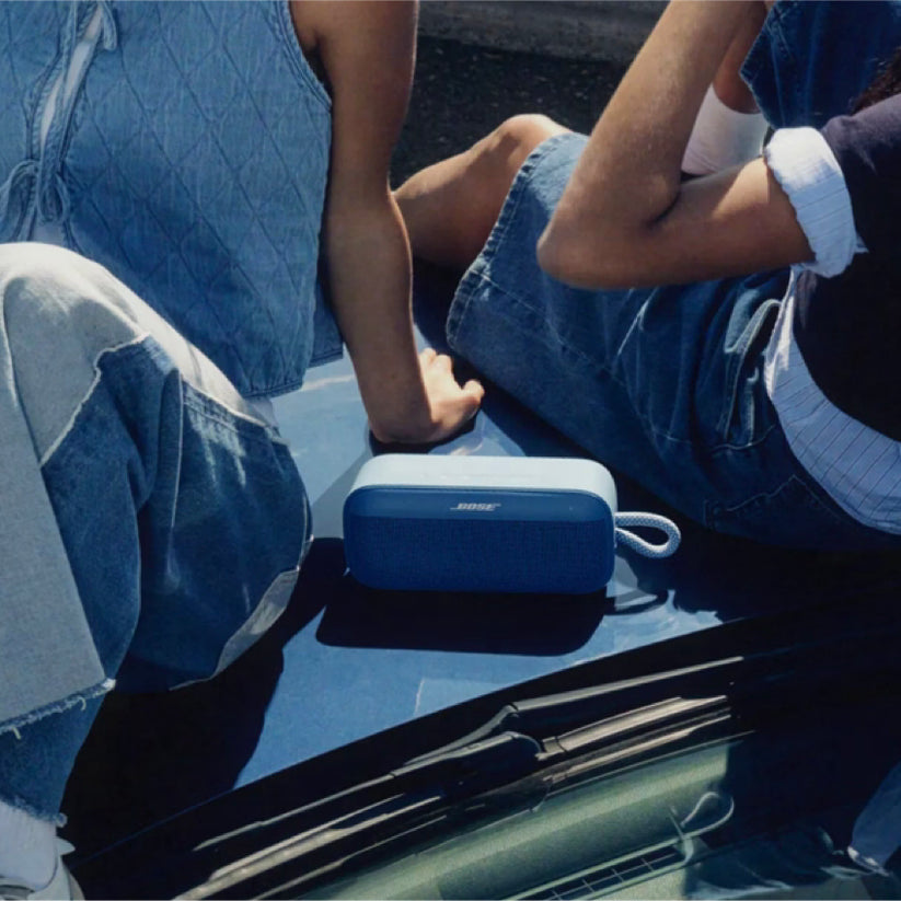 ลำโพง Bose SoundLink Plus สี Blue Dusk มุมมองด้านข้าง