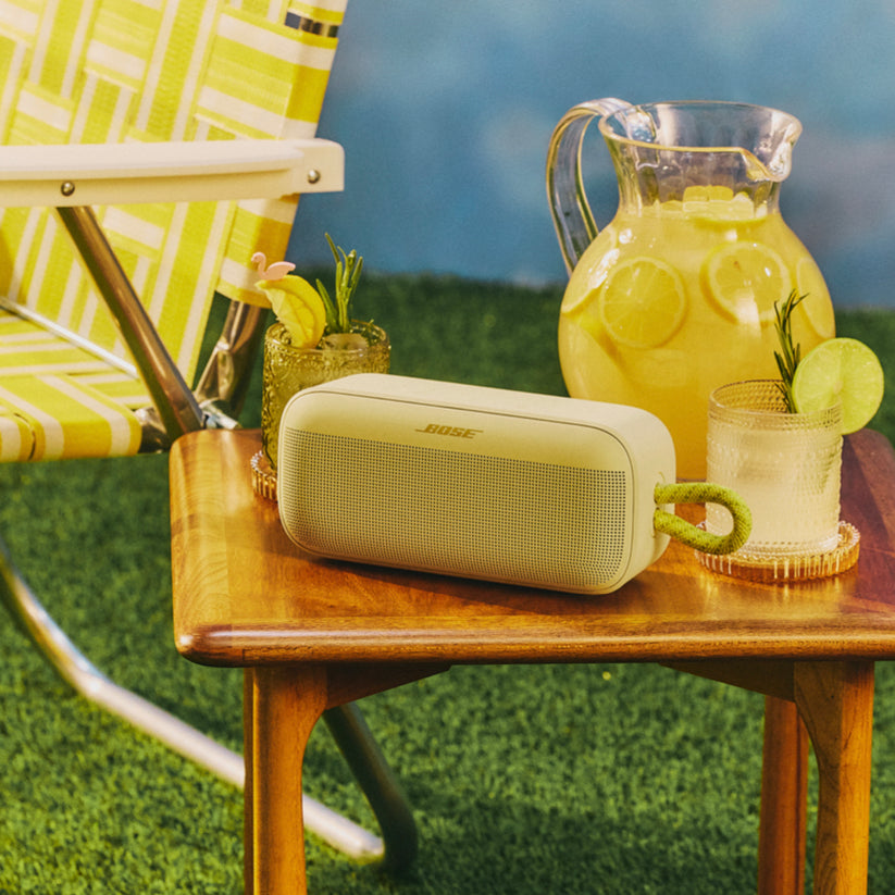 ลำโพง Bose SoundLink Plus สี Citrus Yellow มุมมองด้านข้าง