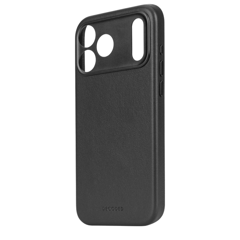 เคส iPhone 17 Pro Max DECODED หนังแท้ พร้อมวงแหวนโลหะและปุ่มกระจก – Black