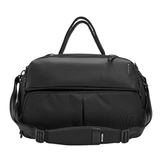 กระเป๋า A.R.C. Duffel สี Black สายสะพายไหล่ปรับ และ ถอดได้ จากแบรนด์ INCASE