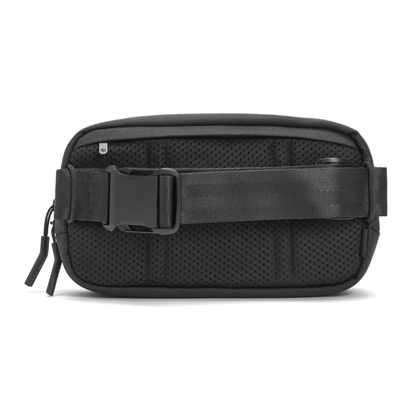 กระเป๋าสะพายข้าง และ คาดเอว City 2.0 Sling สี Black ปรับได้ จากแบรนด์ INCASE