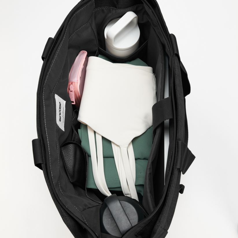 กระเป๋า City 2.0 Tote สี Black ใส่ของใช้ส่วนตัว จากแบรนด์ INCASE