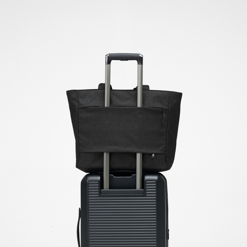กระเป๋า City 2.0 Tote สี Black พกพาสะดวก จากแบรนด์ INCASE