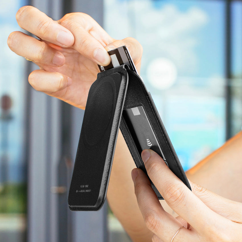 กระเป๋าใส่บัตร และ ขาตั้ง Native Union Active Wallet Stand สี Black หยิบใช้ง่าย พกพาสะดวก จากแบรนด์ NATIVE UNION