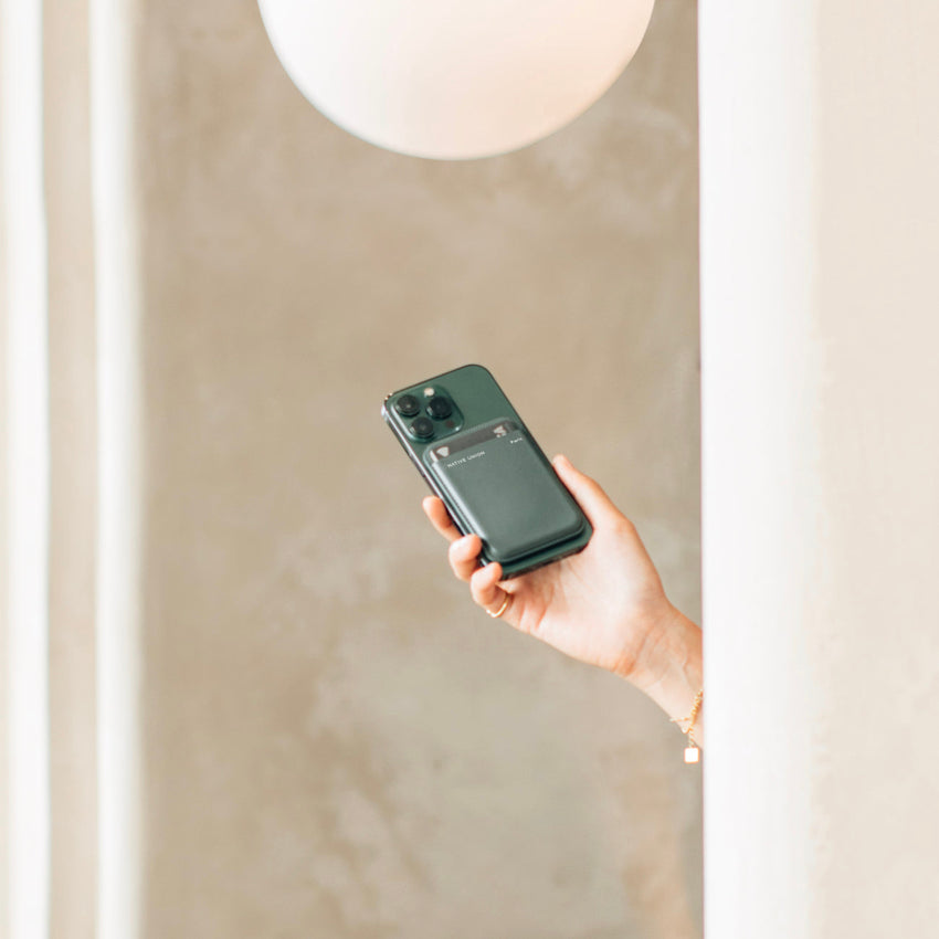 กระเป๋าใส่บัตร Native Union Classic Card Wallet สี Slate Green