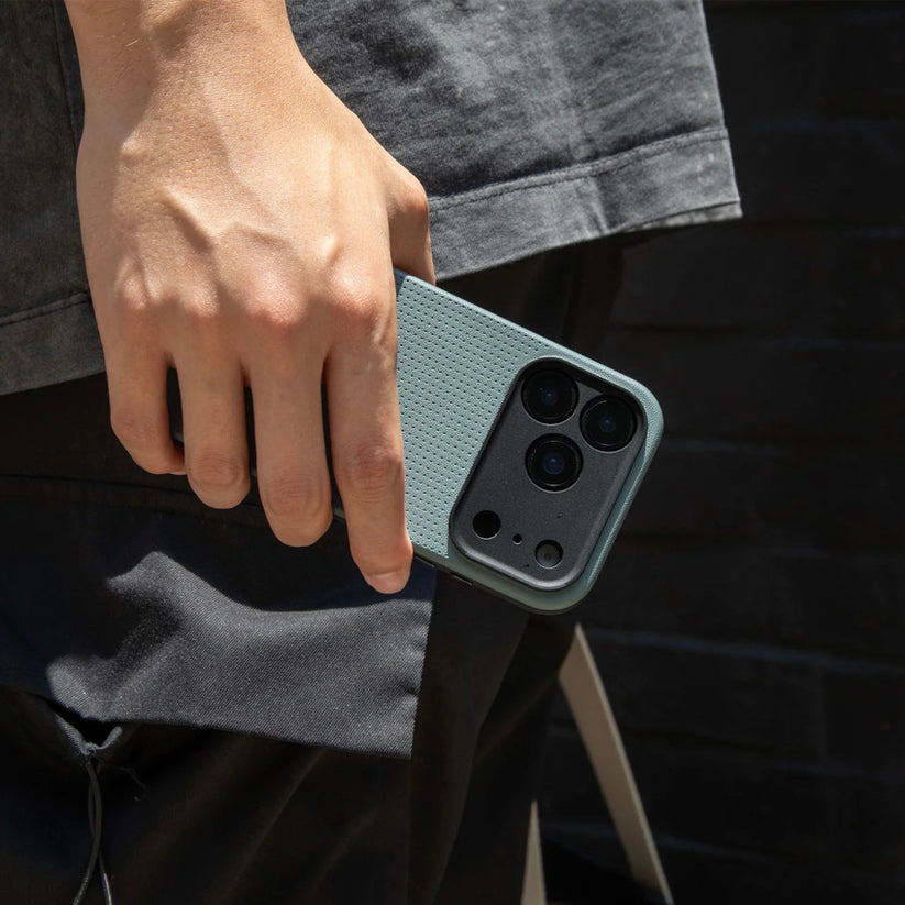 เคส iPhone 17 Pro Max สี Slate Green พร้อมปุ่มควบคุมกล้อง