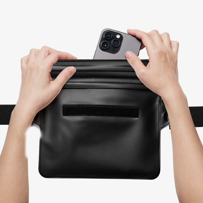 กระเป๋าแบบคาดเอว SPIGEN Aqua Shield (A620) กันน้ำได้ สีดำ