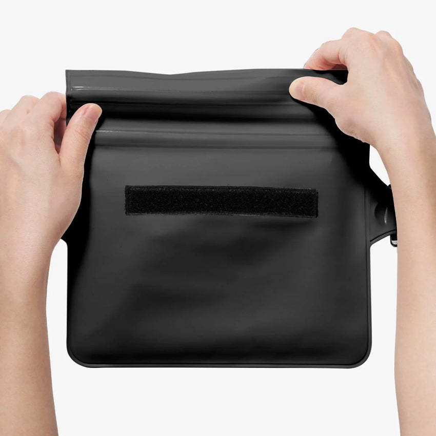 กระเป๋าแบบคาดเอว SPIGEN Aqua Shield (A620) กันน้ำได้ สีดำ