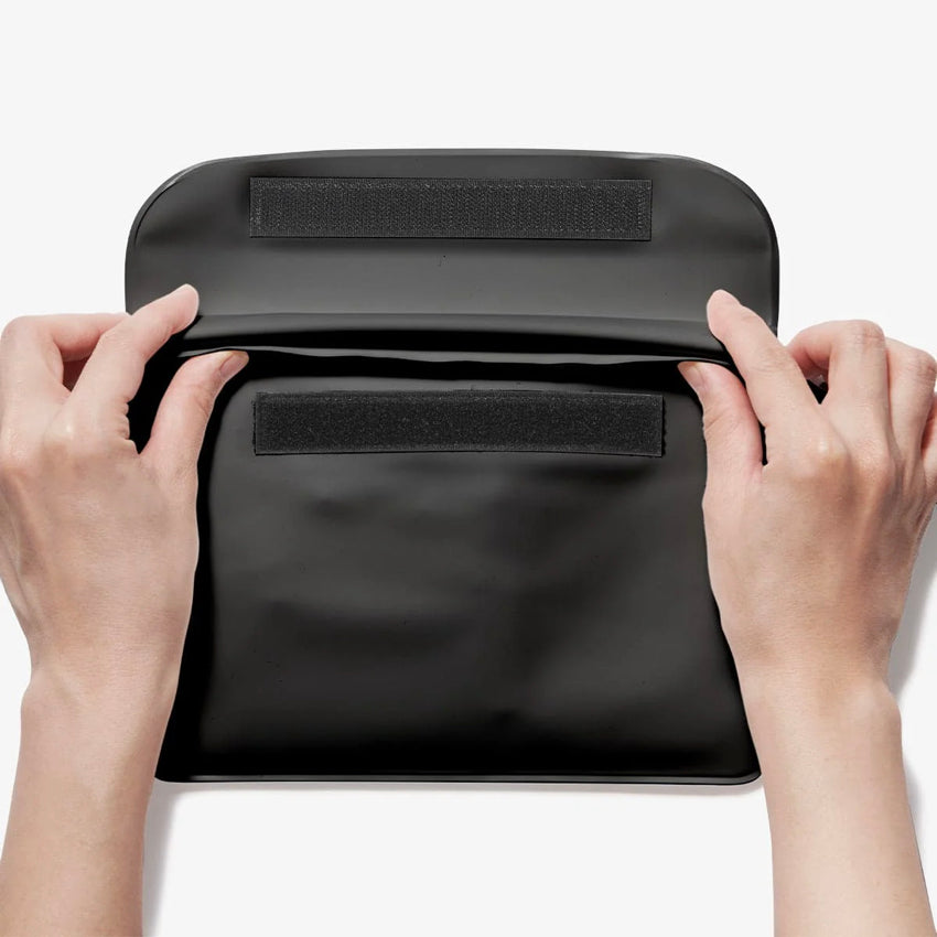 กระเป๋าแบบคาดเอว SPIGEN Aqua Shield (A620) กันน้ำได้ สีดำ