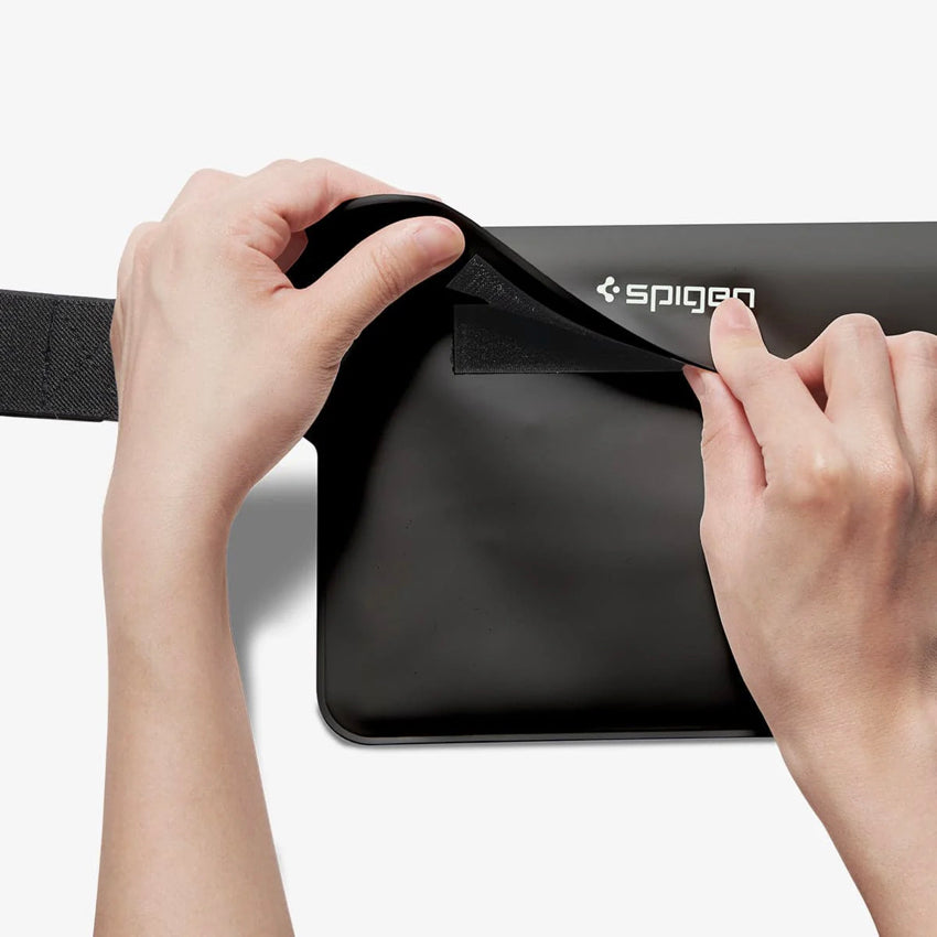 กระเป๋าแบบคาดเอว SPIGEN Aqua Shield (A620) กันน้ำได้ สีดำ