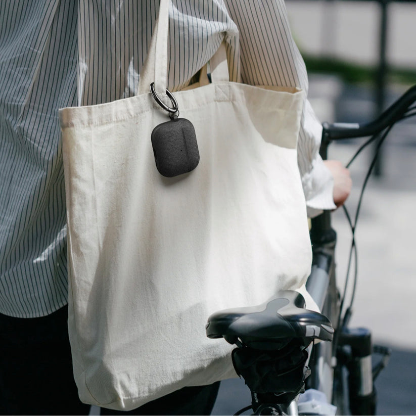 เคสกันกระแทก Urban Fit ปกป้อง AirPods Pro 3 สี Black พกพาง่าย แบรนด์ SPIGEN