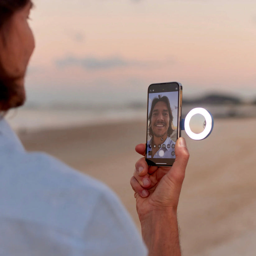 ไฟถ่ายภาพพร้อมกระจกในตัว ShiftCam SnapPocket